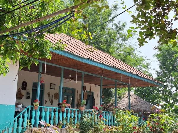 اقامتگاه بوم گردی گل یخ شفت اقامتگاه بوم گردی گل یخ شفت