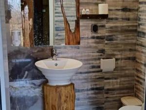 کلبه جنگلی دلین شغفی لاهیجان کلبه جنگلی دلین شغفی لاهیجان