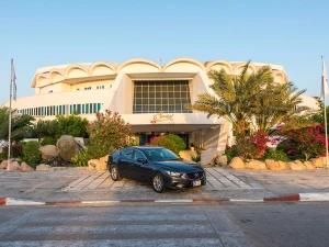 نمای بیرونی هتل صدف کیش نمای بیرونی هتل صدف کیش