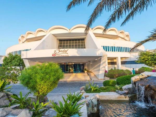 نمای بیرونی هتل صدف کیش نمای بیرونی هتل صدف کیش