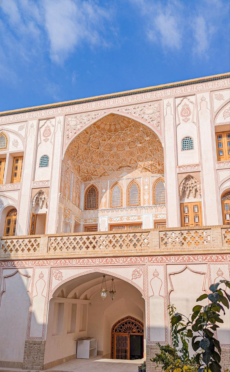اقامتگاه سنتی عمارت آقا حسینی کاشان