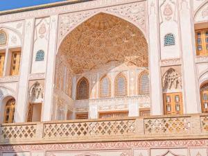 اقامتگاه سنتی عمارت آقا حسینی کاشان اقامتگاه سنتی عمارت آقا حسینی کاشان