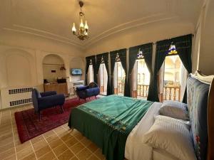 اقامتگاه سنتی عمارت آقا حسینی کاشان اقامتگاه سنتی عمارت آقا حسینی کاشان