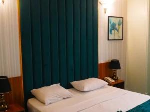 تور هوایی یزد به مشهد هتل کیان تور هوایی یزد به مشهد هتل کیان