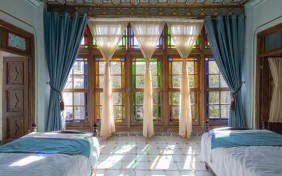 تور هوایی تهران به شیرازاقامتگاه سنتی ورتاج