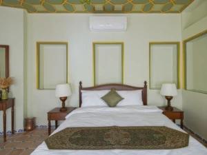 تور هوایی تهران به شیرازاقامتگاه سنتی ورتاج تور هوایی تهران به شیرازاقامتگاه سنتی ورتاج