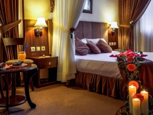 تور هوایی همدان به مشهد هتل کیانا تور هوایی همدان به مشهد هتل کیانا