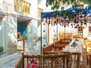 اقامتگاه سنتی پنج دری شیراز
