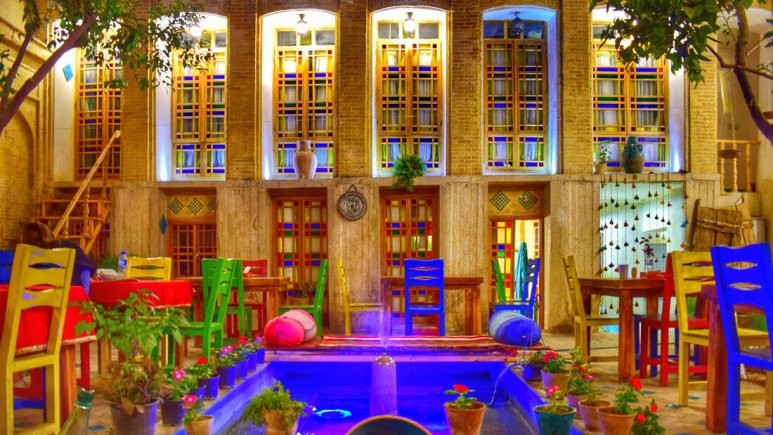 اقامتگاه بوم گردی هفت رنگ شیراز