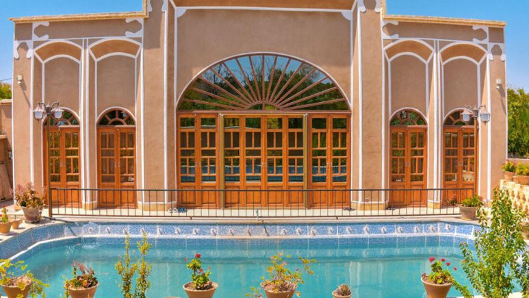 اقامتگاه بوم گردی کوچه باغ مهریز