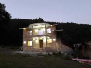 ویلا جنگلی در روستای بهشتی ییلاق تالش کد930 ویلا جنگلی در روستای بهشتی ییلاق تالش کد930