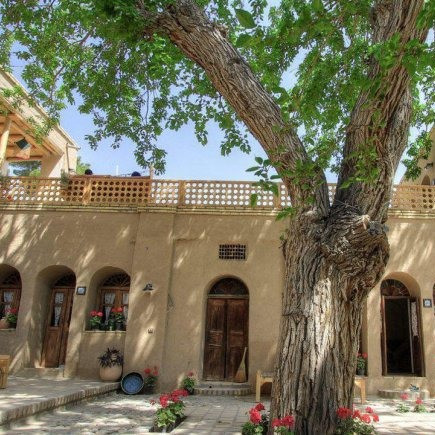 پشتیبانی آنلاین اقامتگاه سنتی خانه توسلیان نطنز