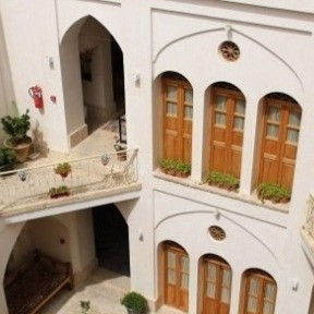 پشتیبانی آنلاین اقامتگاه سنتی سرای امیر کاشان