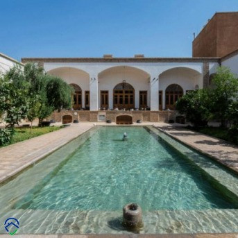 پشتیبانی آنلاین اقامتگاه سنتی خانه‌ی منوچهری کاشان