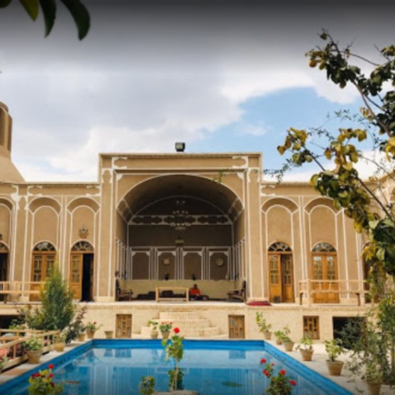 پشتیبانی آنلاین اقامتگاه بوم گردی سرای جهانگرد مهریز