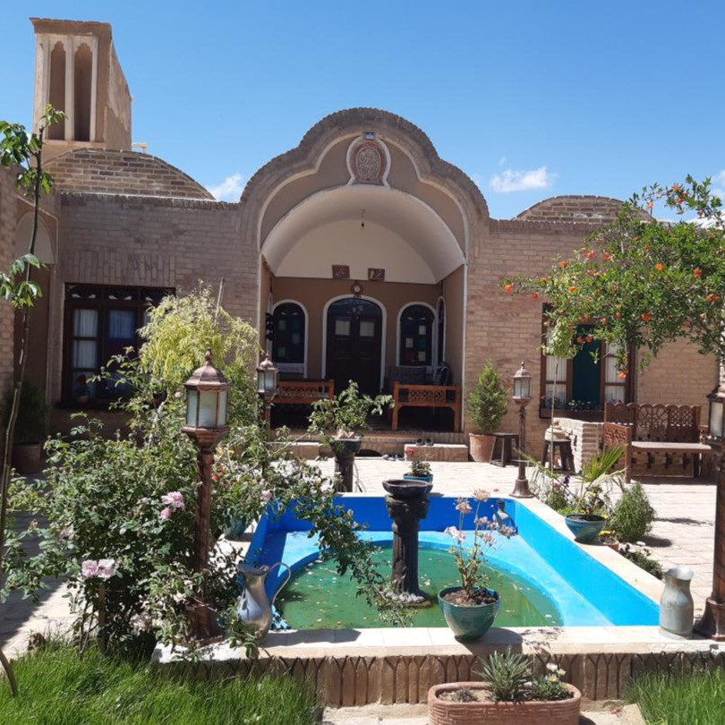 پشتیبانی آنلاین اقامتگاه بوم گردی گلستان ادیب گناباد