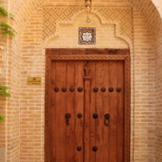 پشتیبان آنلاین اقامتگاه سنتی ایران مهر شیراز