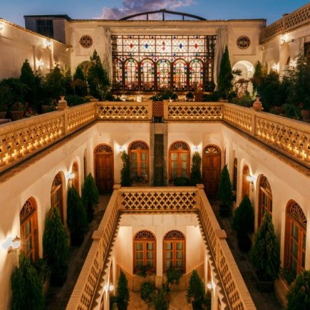 پشتیبانی آنلاین اقامتگاه سنتی قصر منشی اصفهان