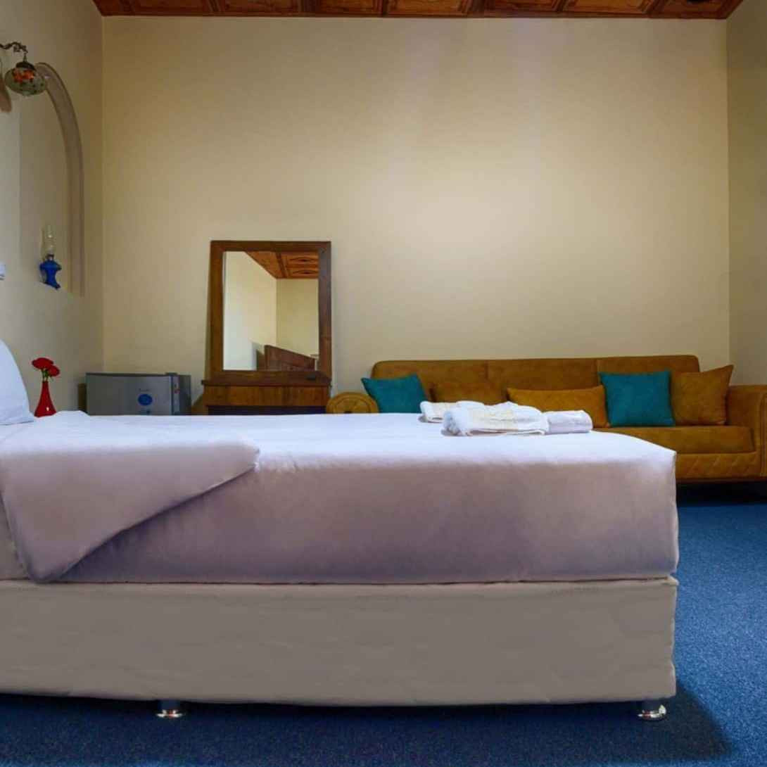 پشتیبانی آنلاین هتل ‏سنتی ‏درباری ‏شیراز