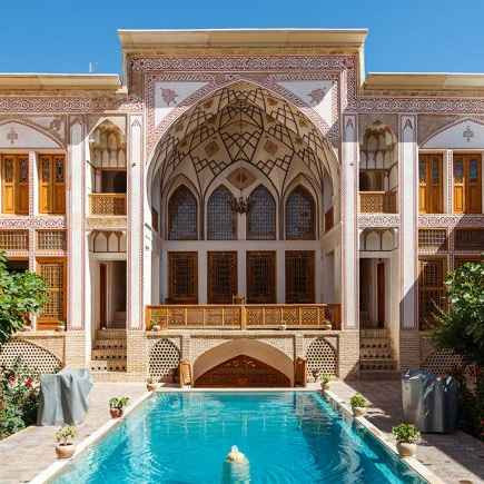 پشتیبانی آنلاین اقامتگاه سنتی مهینستان راهب کاشان