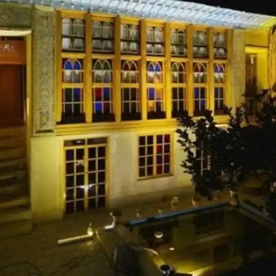 پشتیبانی آنلاین اقامتگاه سنتی گل طاها شیراز