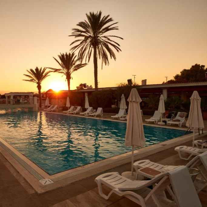 پشتیبانی آنلاین هتل باروت لارا کالکشن آنتالیا