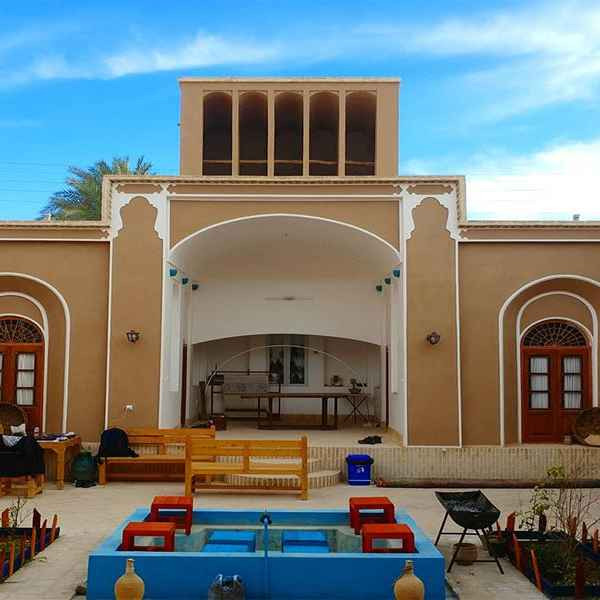 پشتیبانی آنلاین اقامتگاه بوم گردی ماه بی بی اردکان