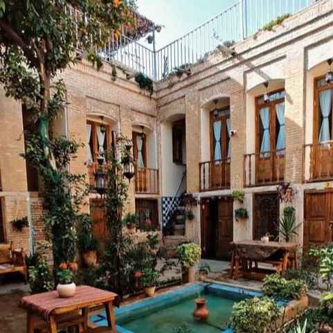 پشتیبانی آنلاین اقامتگاه بوم گردی آنا شیراز