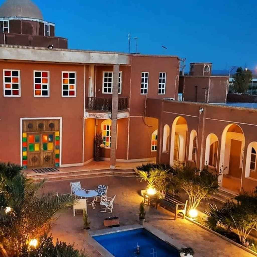 پشتیبانی آنلاین هتل کویری بالی خور