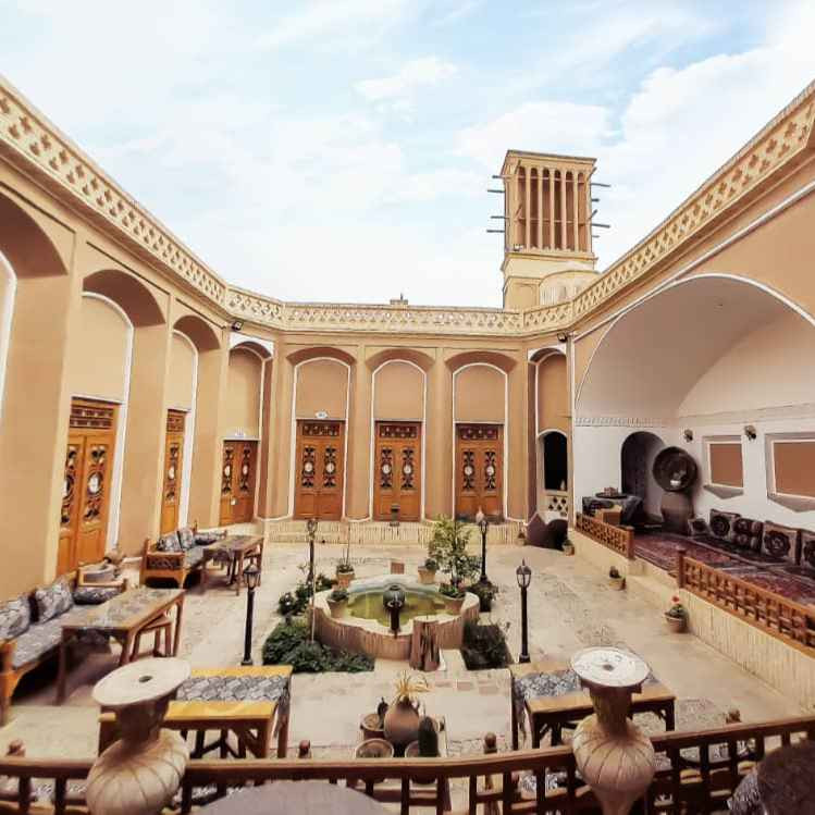 پشتیبانی آنلاین اقامتگاه سنتی گیتی یزد