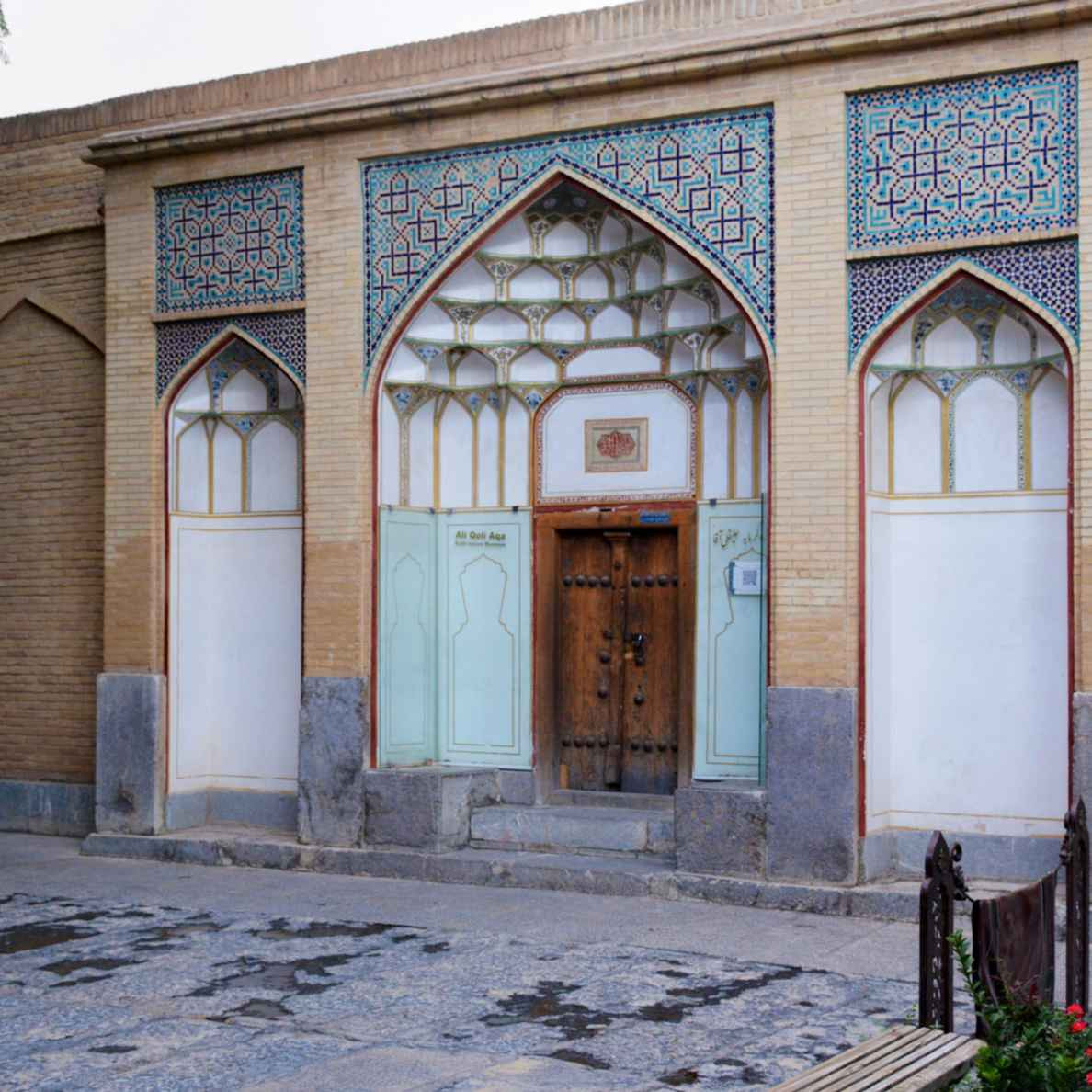 پشتیبانی آنلاین مهمانسرا بید اصفهان