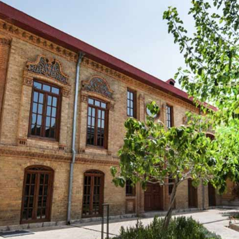 پشتیبانی آنلاین اقامتگاه سنتی نظامیه تهران