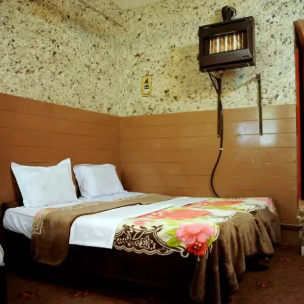 پشتیبانی آنلاین مهمانپذیر زند شیراز