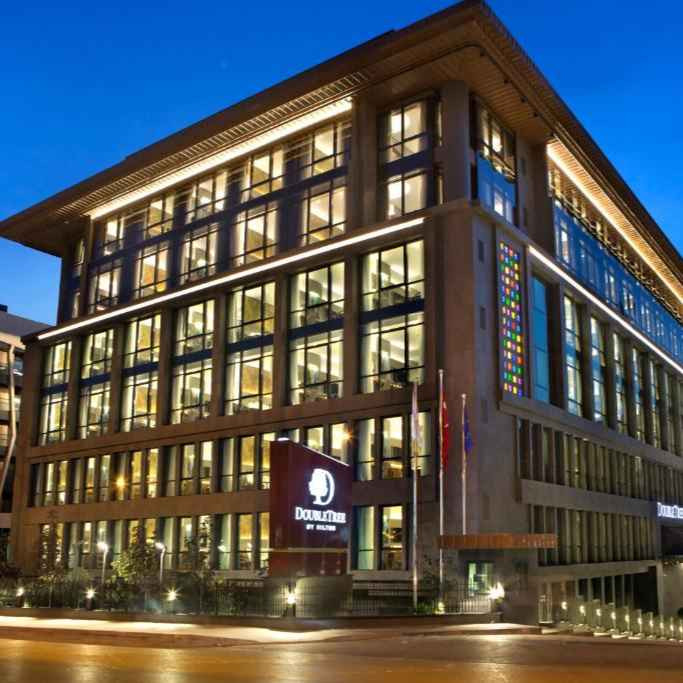 پشتیبانی آنلاین هتل دابل تری هیلتون استانبول