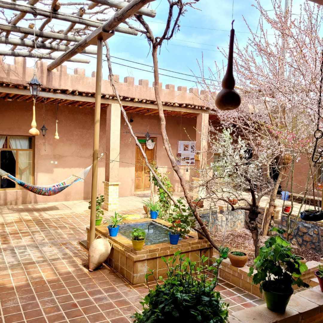 پشتیبانی آنلاین اقامتگاه بوم گردی عمه خورشید شاهرود