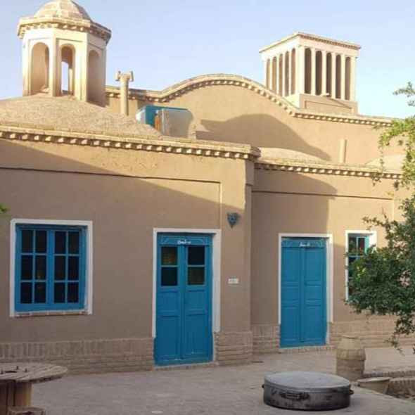 پشتیبانی آنلاین اقامتگاه بوم گردی حاج قوام خیبری گناباد