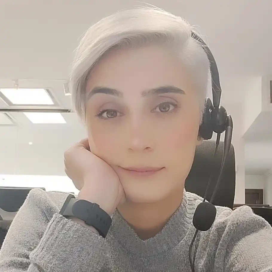 آیناز حیدری